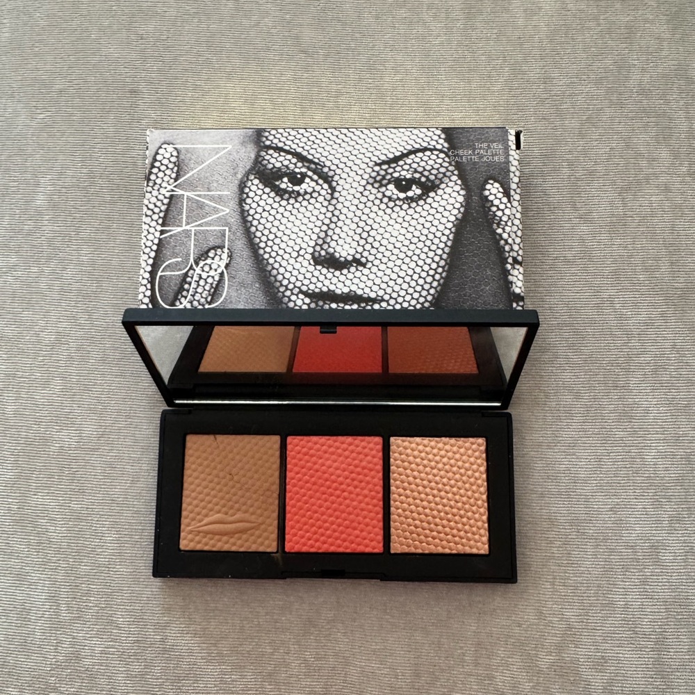 NARS Palette Limited Edition Cheek Veil.  Slight crack in Bronzer from shipping